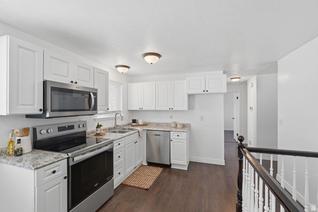 6043 S AQUARIUS DR, Kearns, UT 84118