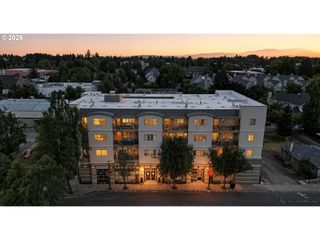 318 Ne ROBERTS Ave 204, Gresham, OR 97030