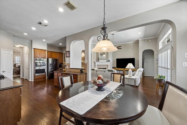 803 Woodcrest Drive, Friendswood, TX 77546