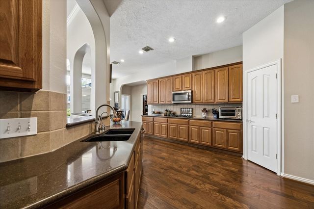 803 Woodcrest Drive, Friendswood, TX 77546