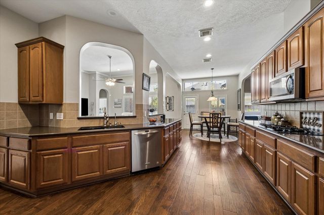 803 Woodcrest Drive, Friendswood, TX 77546