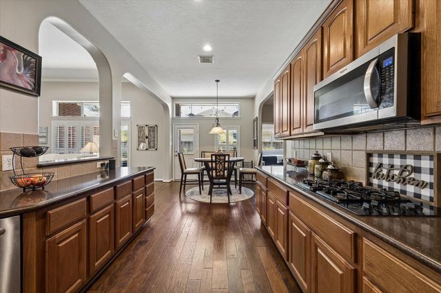 803 Woodcrest Drive, Friendswood, TX 77546