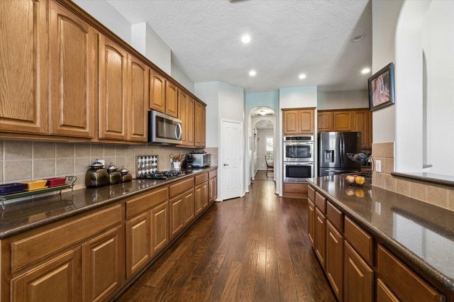 803 Woodcrest Drive, Friendswood, TX 77546