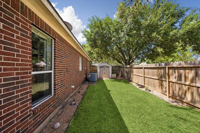 803 Woodcrest Drive, Friendswood, TX 77546