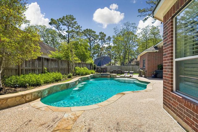 803 Woodcrest Drive, Friendswood, TX 77546