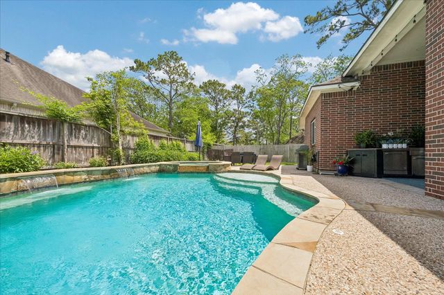 803 Woodcrest Drive, Friendswood, TX 77546