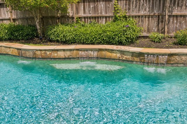 803 Woodcrest Drive, Friendswood, TX 77546