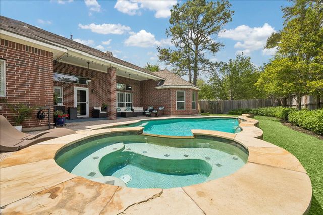 803 Woodcrest Drive, Friendswood, TX 77546
