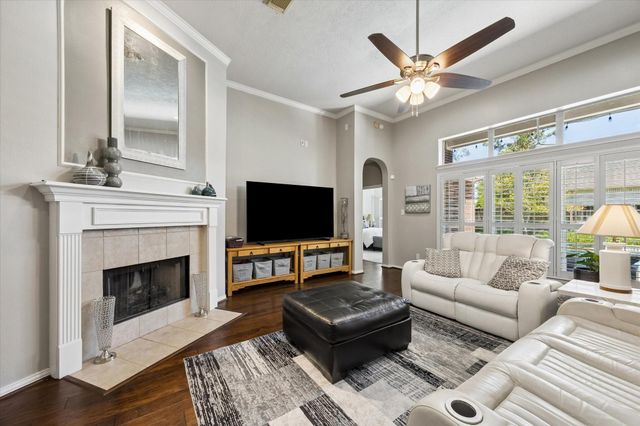 803 Woodcrest Drive, Friendswood, TX 77546