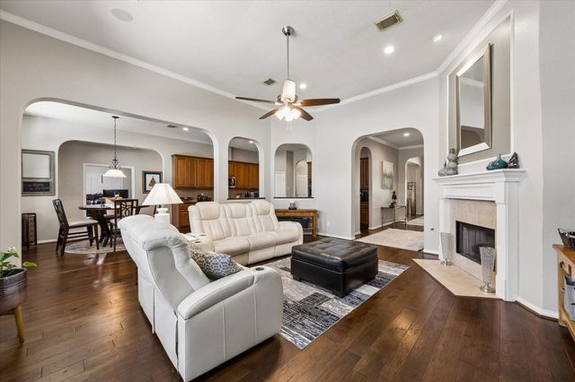 803 Woodcrest Drive, Friendswood, TX 77546