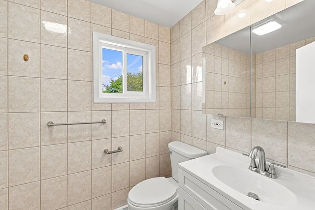 9412 Noel Avenue, Des Plaines, IL 60016