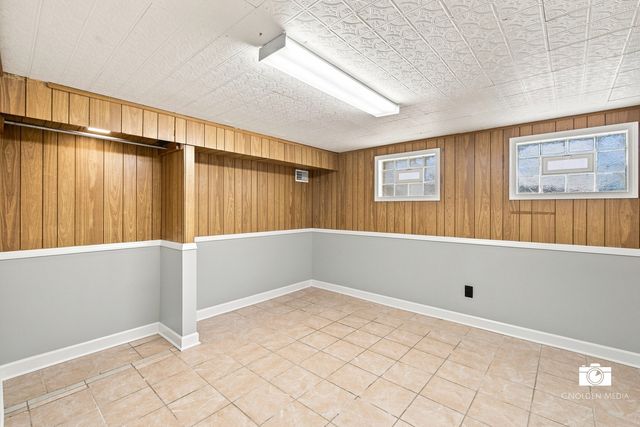 9412 Noel Avenue, Des Plaines, IL 60016