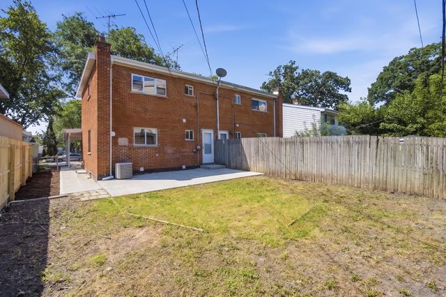 9412 Noel Avenue, Des Plaines, IL 60016