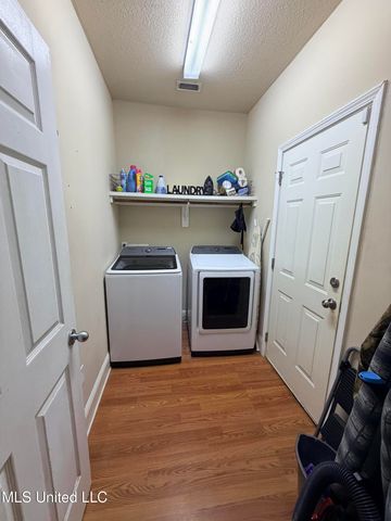 2308 Rue Beaux Chenes, Ocean Springs, MS 39564