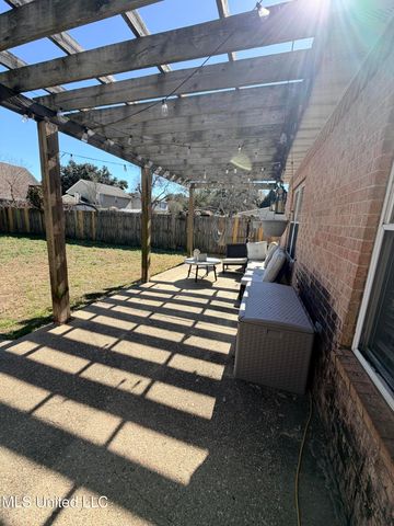 2308 Rue Beaux Chenes, Ocean Springs, MS 39564