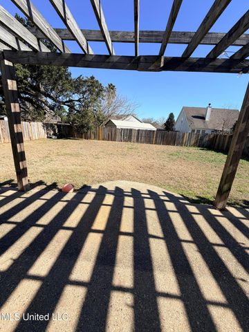 2308 Rue Beaux Chenes, Ocean Springs, MS 39564