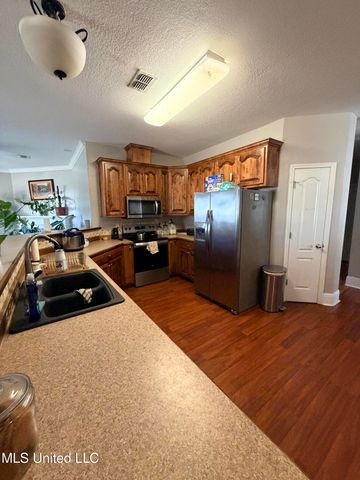 2308 Rue Beaux Chenes, Ocean Springs, MS 39564