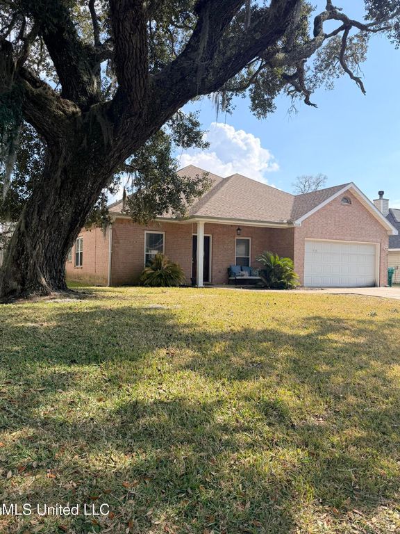 2308 Rue Beaux Chenes, Ocean Springs, MS 39564