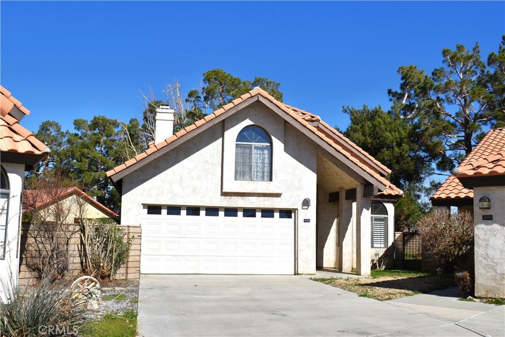 Image 1 of property listing at 19282 Pine Way, Apple Valley, CA 92308