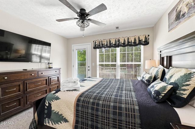 2032 Slippery Rock Circle, Pigeon Forge, TN 37862