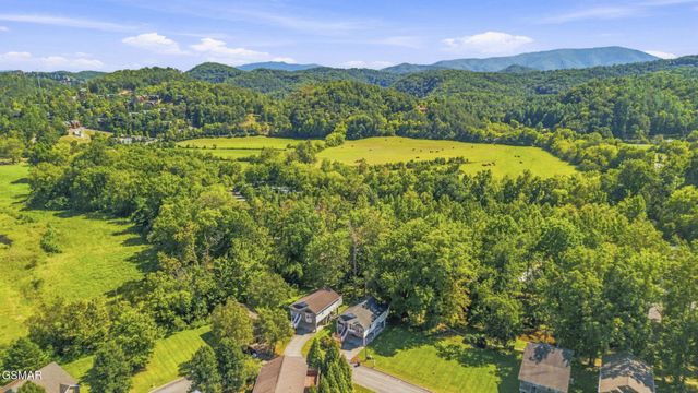 2032 Slippery Rock Circle, Pigeon Forge, TN 37862