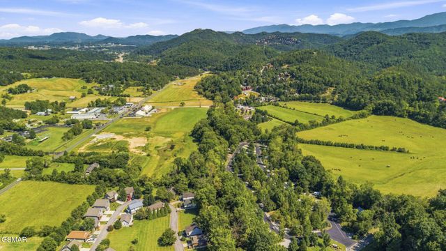 2032 Slippery Rock Circle, Pigeon Forge, TN 37862