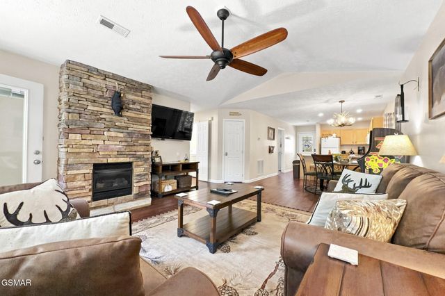 2032 Slippery Rock Circle, Pigeon Forge, TN 37862