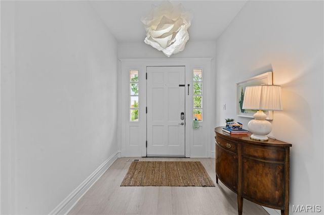 31 Dartford Avenue, Clayton, MO 63105