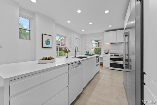 31 Dartford Avenue, Clayton, MO 63105
