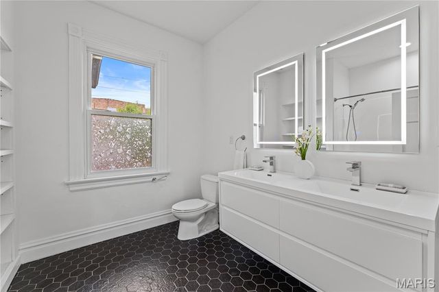 31 Dartford Avenue, Clayton, MO 63105