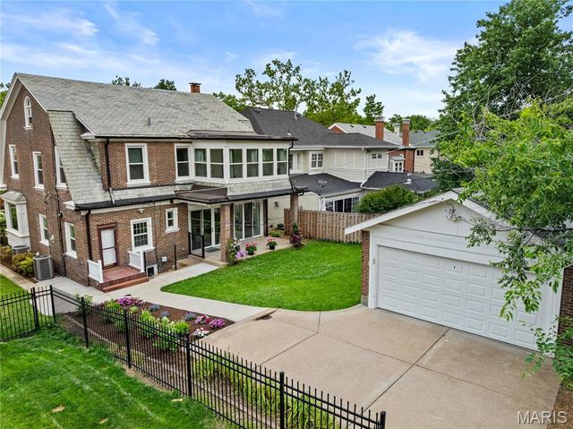 31 Dartford Avenue, Clayton, MO 63105