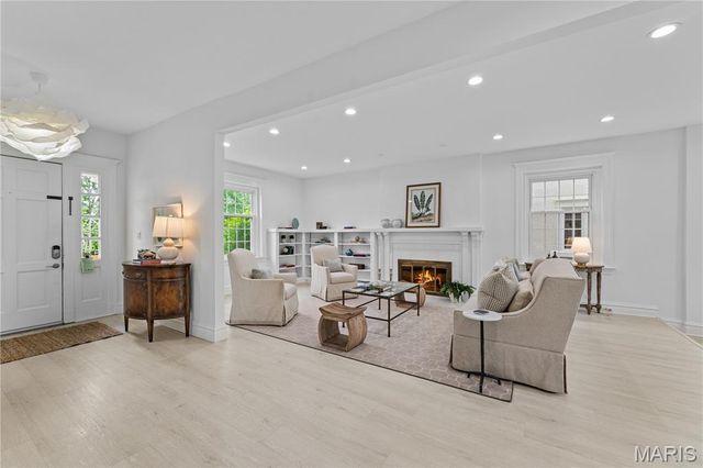 31 Dartford Avenue, Clayton, MO 63105