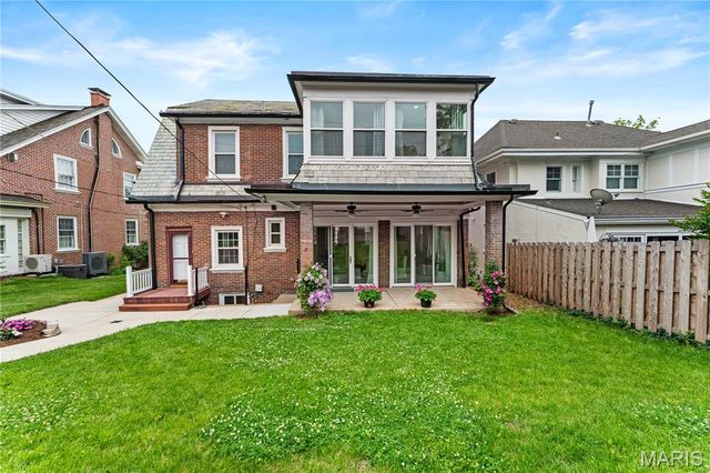 31 Dartford Avenue, Clayton, MO 63105