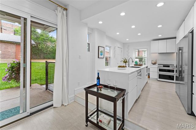 31 Dartford Avenue, Clayton, MO 63105