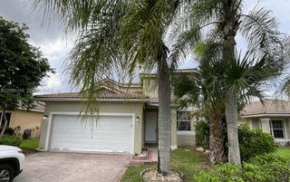 11867 SW 7th Street, Pembroke Pines, FL 33025