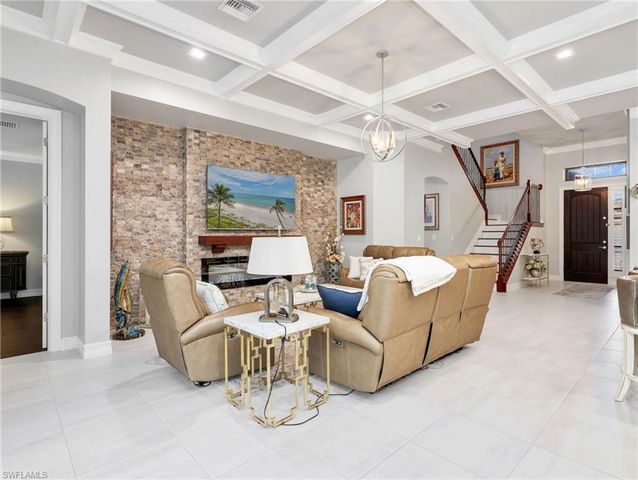 16395 Barclay CT, Naples, FL 34110