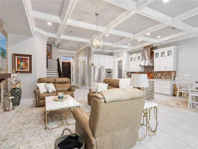 16395 Barclay CT, Naples, FL 34110