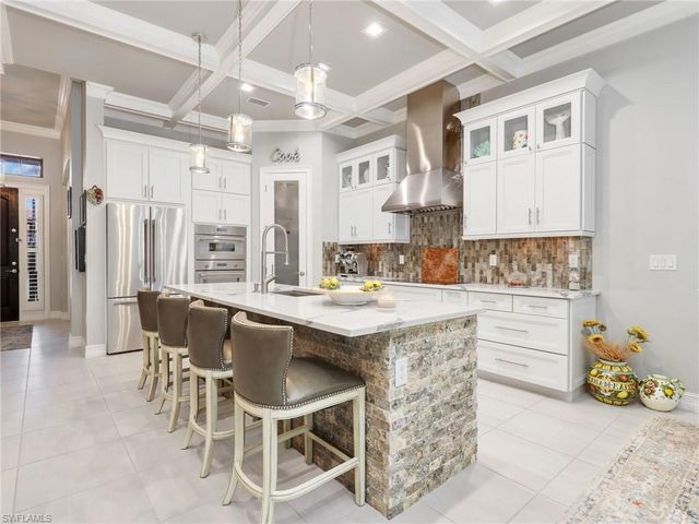 16395 Barclay CT, Naples, FL 34110