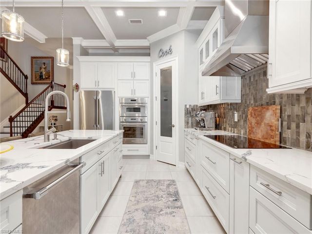 16395 Barclay CT, Naples, FL 34110