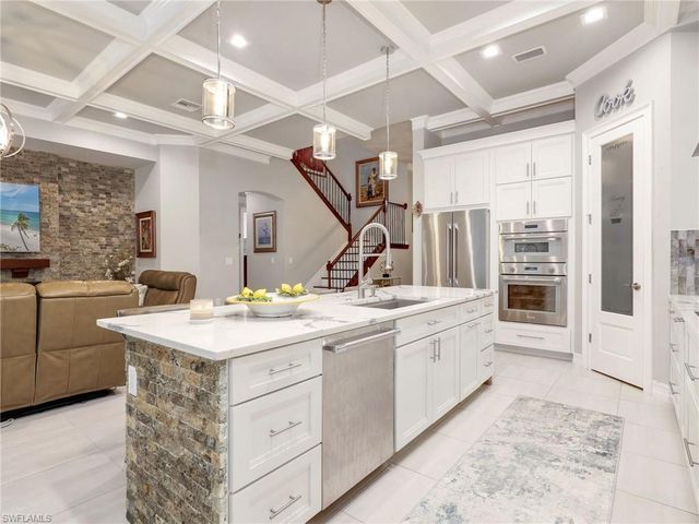 16395 Barclay CT, Naples, FL 34110