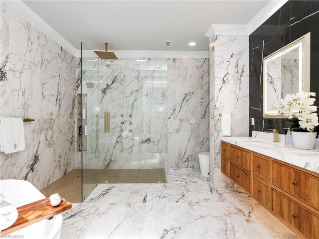 16395 Barclay CT, Naples, FL 34110