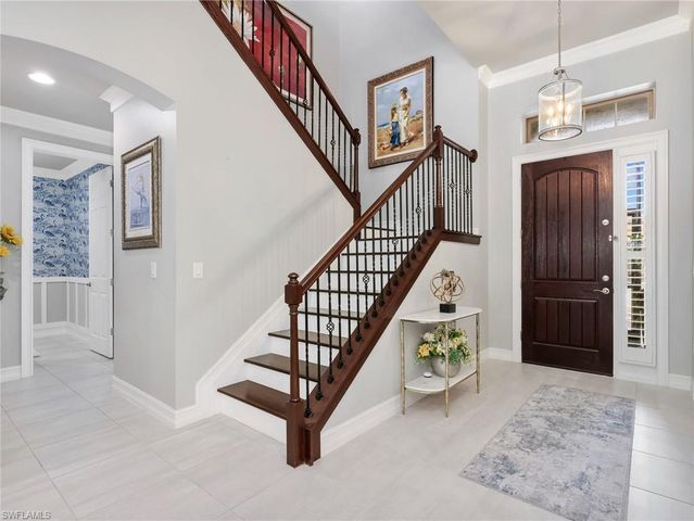 16395 Barclay CT, Naples, FL 34110