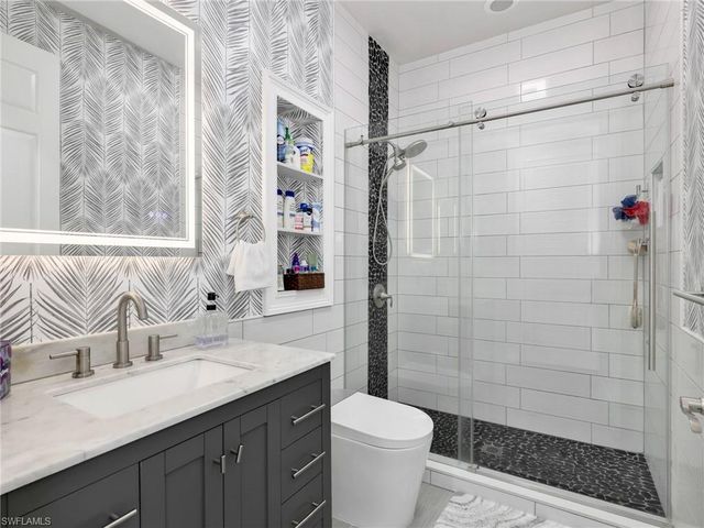 16395 Barclay CT, Naples, FL 34110