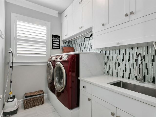 16395 Barclay CT, Naples, FL 34110
