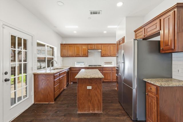 836 Lakeview Circle, Coppell, TX 75019