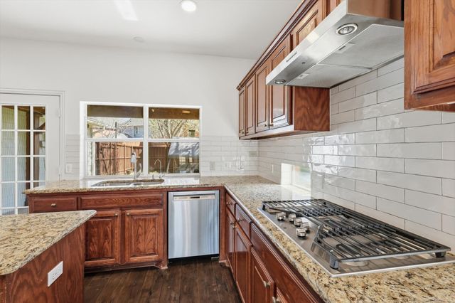 836 Lakeview Circle, Coppell, TX 75019