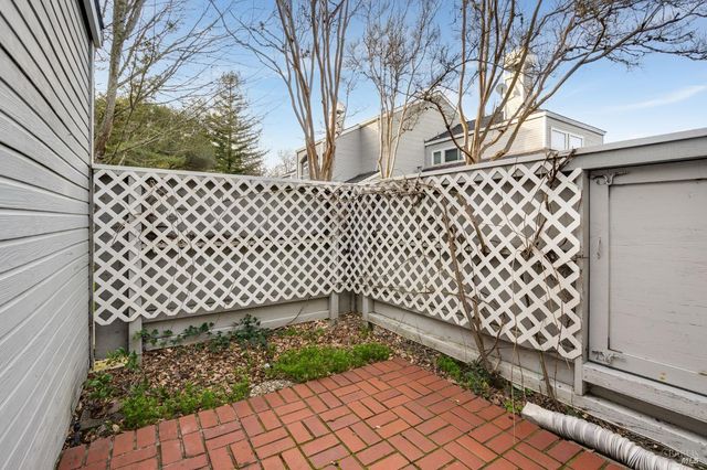 2322 Lakeview Dr, Santa Rosa, CA 95405