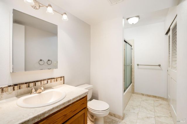 2322 Lakeview Dr, Santa Rosa, CA 95405