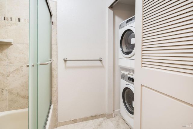 2322 Lakeview Dr, Santa Rosa, CA 95405