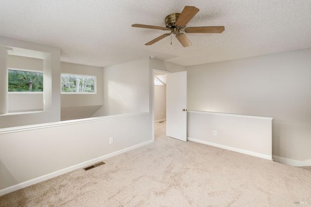 2322 Lakeview Dr, Santa Rosa, CA 95405